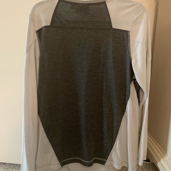 “Simply Vera” Vera Wang Shirt - Picture 3 of 4